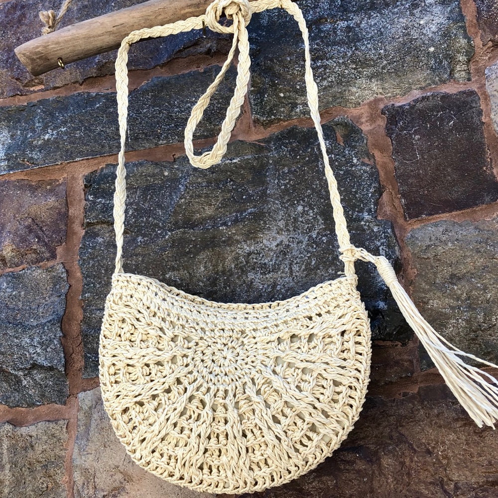 ✨WOVEN STRAW CRESCENT BOHO CROSSBODY BAG✨ - Picture 2 of 8